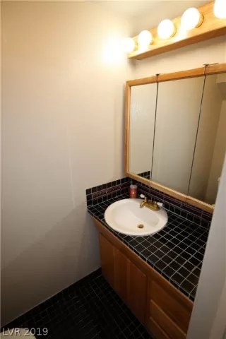 Photo #5: 2154418 Listing