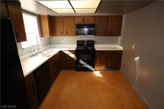 Photo #6: 2154418 Listing