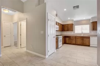 Photo #6: 2154465 Listing