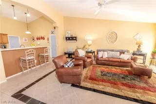 Photo #3: 2154572 Listing