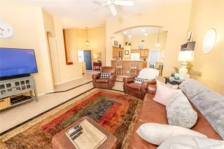 Photo #5: 2154572 Listing