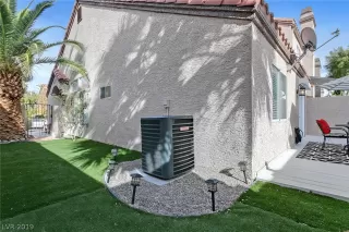 Photo #5: 2154665 Listing