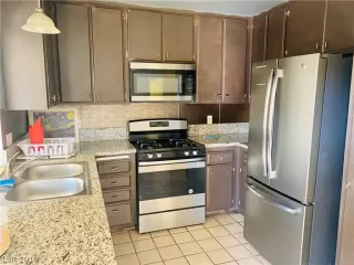 Photo #5: 2154735 Listing