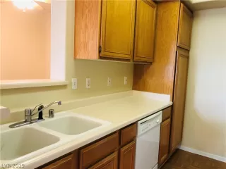 Photo #5: 2154805 Listing