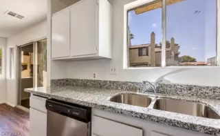 Photo #1: 2154905 Listing