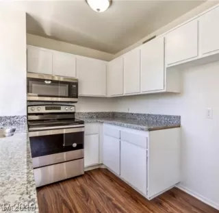 Photo #2: 2154905 Listing