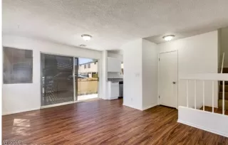 Photo #3: 2154905 Listing