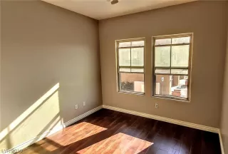 Photo #5: 2154927 Listing