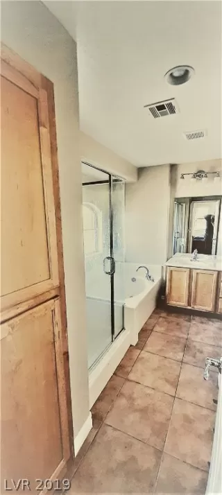 Photo #6: 2154927 Listing