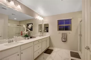 Photo #3: 2154941 Listing