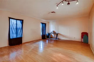 Photo #1: 2154969 Listing