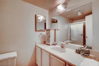 Photo #5: 2154969 Listing