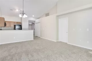 Photo #3: 2155121 Listing