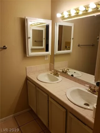 Photo #2: 2155169 Listing