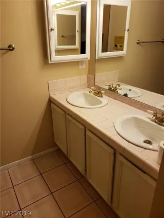 Photo #4: 2155169 Listing