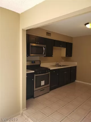 Photo #5: 2155169 Listing