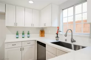 Photo #4: 2155225 Listing