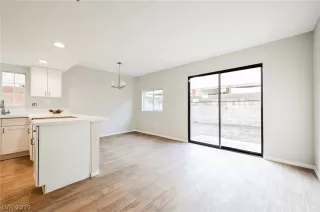 Photo #5: 2155225 Listing