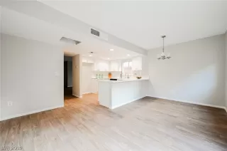 Photo #6: 2155225 Listing