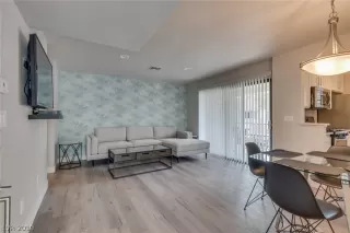 Photo #4: 2155252 Listing