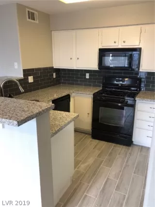 Photo #2: 2155302 Listing