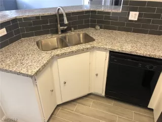 Photo #3: 2155302 Listing