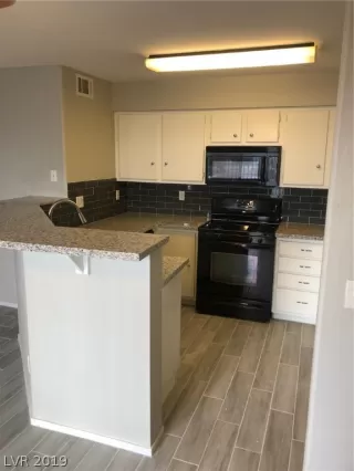 Photo #4: 2155302 Listing