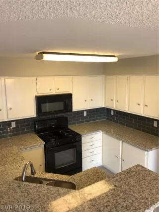 Photo #6: 2155302 Listing