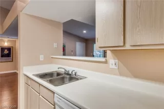 Photo #6: 2155452 Listing 