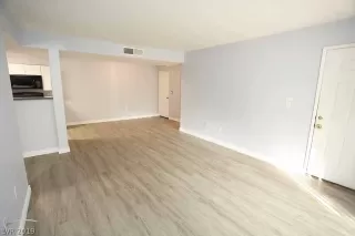 Photo #4: 2155625 Listing