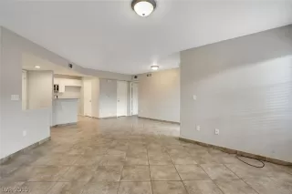 Photo #4: 2155648 Listing