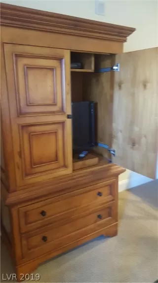 Photo #3: 2155681 Listing