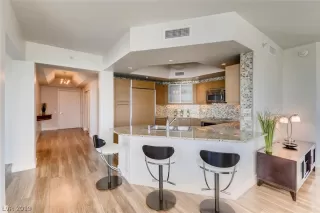 Photo #4: 2155903 Listing