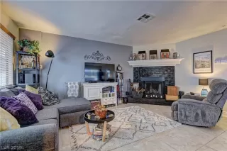 Photo #4: 2155963 Listing