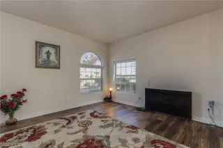 Photo #6: 2156001 Listing