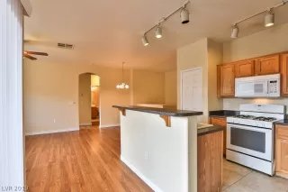 Photo #4: 2156272 Listing 