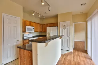 Photo #5: 2156272 Listing 