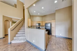 Photo #4: 2156276 Listing 