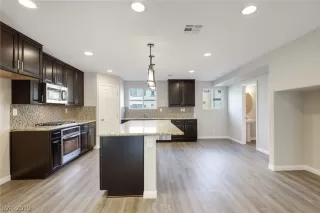 Photo #4: 2156289 Listing 