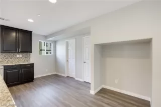 Photo #5: 2156289 Listing 