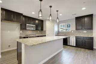 Photo #6: 2156289 Listing 