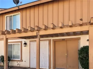 Photo #1: 2156292 Listing 