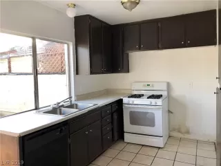 Photo #4: 2156292 Listing 