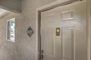 Photo #2: 2156369 Listing 