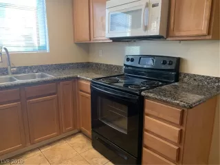 Photo #1: 2156399 Listing 