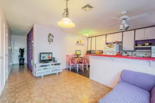 Photo #5: 2156407 Listing