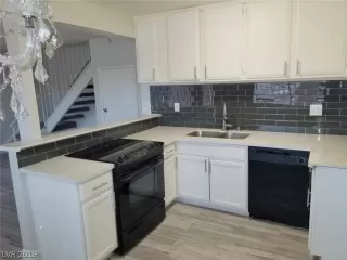 Photo #2: 2156419 Listing 