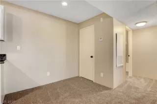 Photo #5: 2156431 Listing 