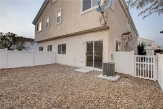 Photo #4: 2156457 Listing 