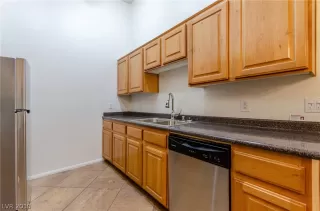 Photo #5: 2156508 Listing